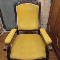 Poltrona in legno antica