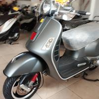 COME NUOVA Piaggio Vespa 300 GTS SUPER SPORT
