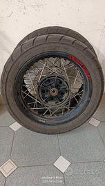 Cerchi a raggi V85 TT '20 19" e 17" con pneumatici