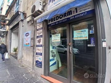 NEGOZIO A NAPOLI