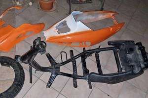 Telaio e ricambi phantom f12 malaguti con libretto