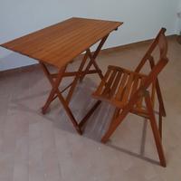 Tavolino e sedia in legno pieghevoli