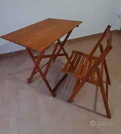 Tavolino e sedia in legno pieghevoli