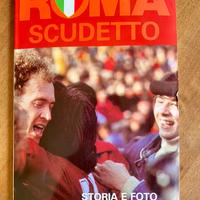 Libro del 1983. Scudetto calcio AS Roma, adesivi