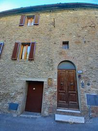 CASA A MONTICIANO (92mq) CON GRANDE ORTO(290 mq)