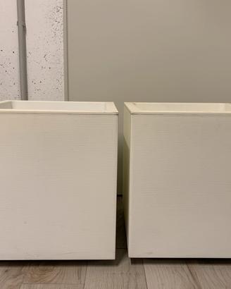 Set 2 vasi in plastica con rotelline