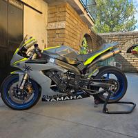 yamaha r1 pista 