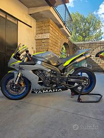 yamaha r1 pista 