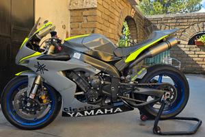 yamaha r1 pista 