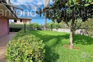 Villetta semindipendente con giardino Fondachello