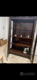 Vetrina con piedi a cipolla