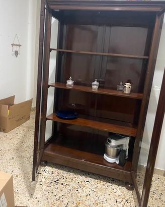 Vetrina con piedi a cipolla