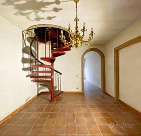 Casa indipendente di 210 m² con più di 5 locali e 