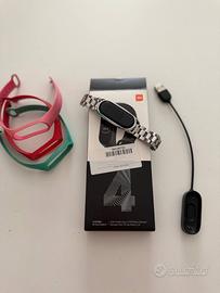 Xiaomi Mi Smart Band 4 con cinturini