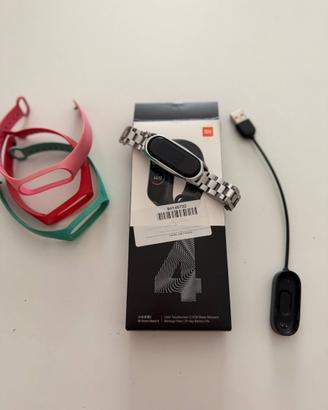 Xiaomi Mi Smart Band 4 con cinturini
