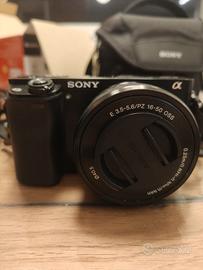 Sony A6000 + Obiettivo 16-50mm + Borsa Sony 