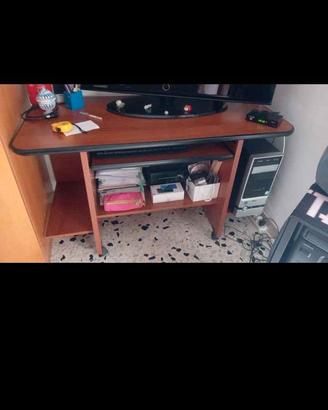 Poltroncina e scrivania 