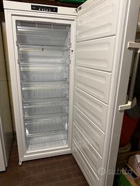 Congelatore verticale NO FROST Whirlpool