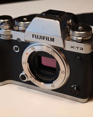 Macchina fotografica Fujifilm X-T3 con obiettivi
