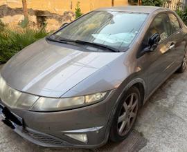Honda Civic con gancio traino