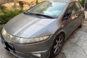 Honda Civic con gancio traino