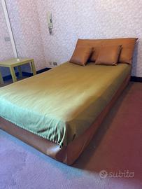 Letto in pelle vintage