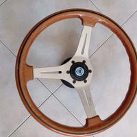 Volante Nardi con logo Lancia