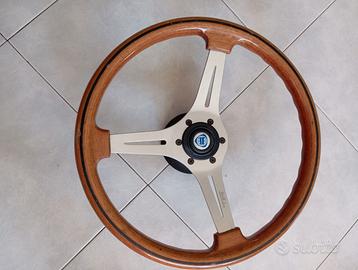 Volante Nardi con logo Lancia