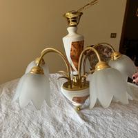 Lampadario con fiori.