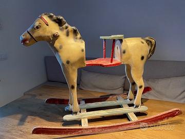 Cavallino a dondolo d'epoca
