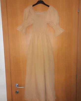 VESTITO BEIJE  LUNGO A MANICHE CORTE