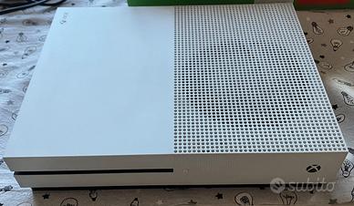 Xbox One S 500 GB + 21 videogiochi + joystick