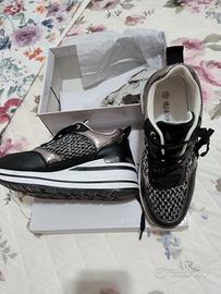 Scarpe sneakers donna numero 37 zeppa. Come nuove!