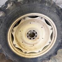 Gomme strette da trattore 13.6 R36 per trattamenti