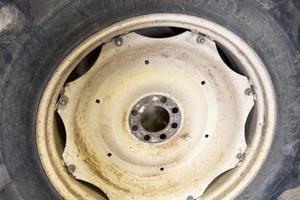 Gomme strette da trattore 13.6 R36 per trattamenti