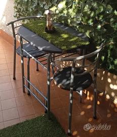 Tavolino da esterno con due sedie 