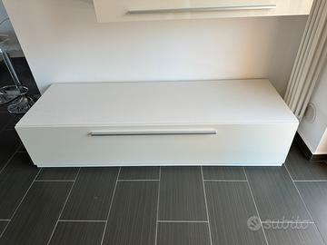 Mobile tv/ living
