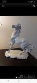 Cavallo in ceramica bianco e dorato
