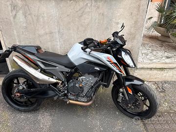 Ktm duke 790