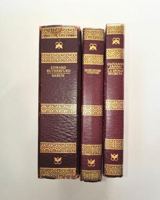Set di tre libri con copertina rigida in similpell