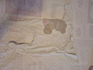 Cuscino allattamento e vestiti bimba