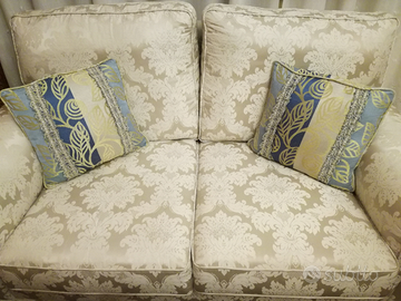 Due cuscini eleganti come nuovi