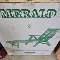 Sdraio di plastica verde