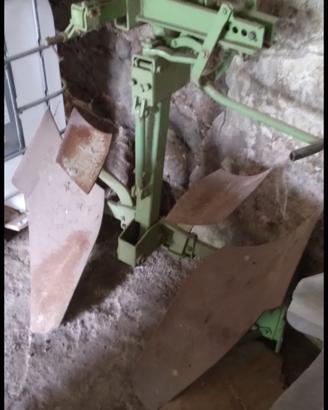 Aratro mono vomero reversibile attacco tre punto