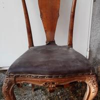Quattro sedie in legno di noce da ristrutturare