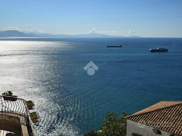 4 LOCALI A VIETRI SUL MARE