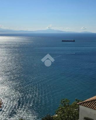 4 LOCALI A VIETRI SUL MARE