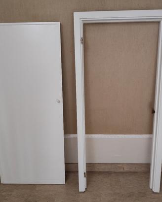 Porta bianca legno piccola per mansarda