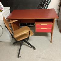 Scrivania e sedia anni 70