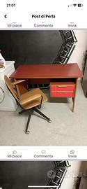 Scrivania e sedia anni 70
